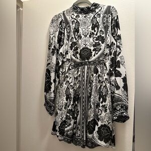FARM Rio Black and White Floral Long Sleeve Dress